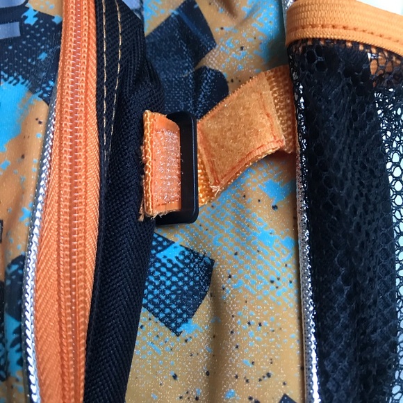 Stars Wars back pack- like new -gently used features velcro lunch box attachment - Picture 3 of 4